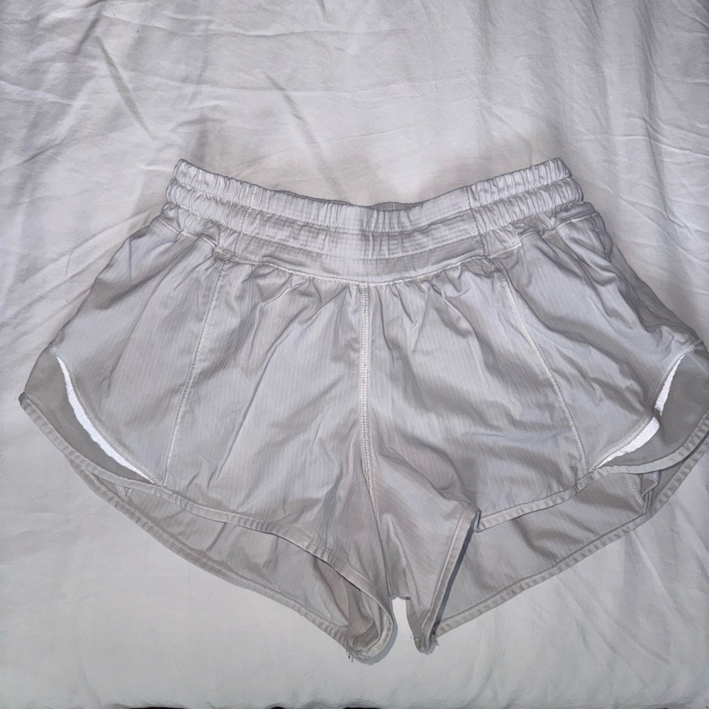 white lululemon hotty hot shorts - 2.5” inseam